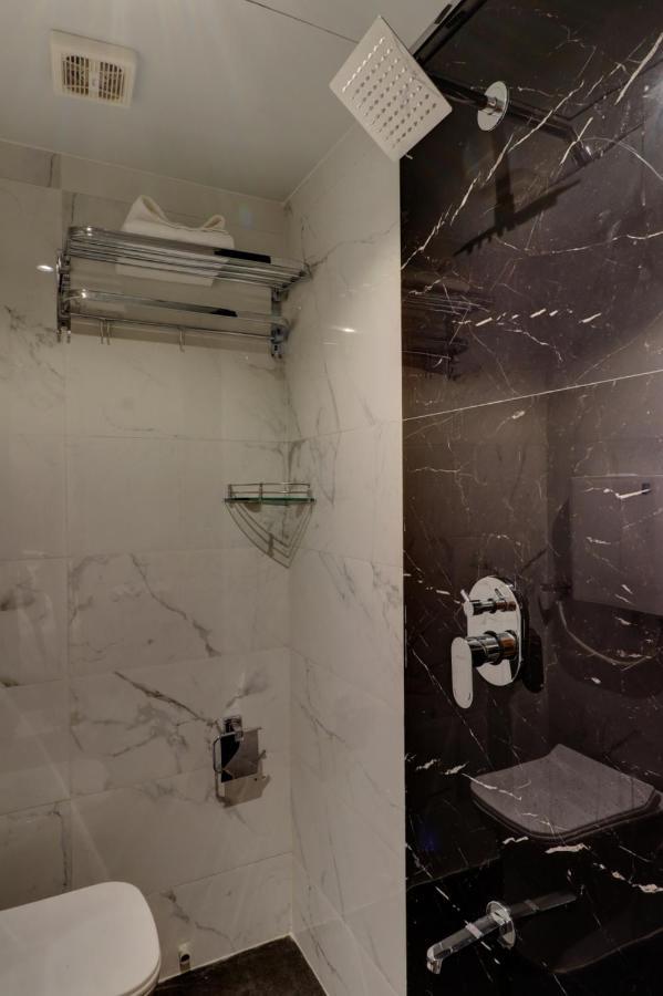 Hotel Amber Suite Near Mumbai Airport Exterior photo