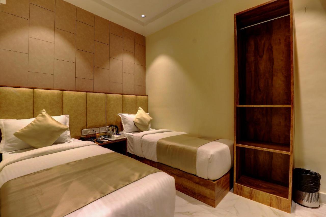 Hotel Amber Suite Near Mumbai Airport Exterior photo